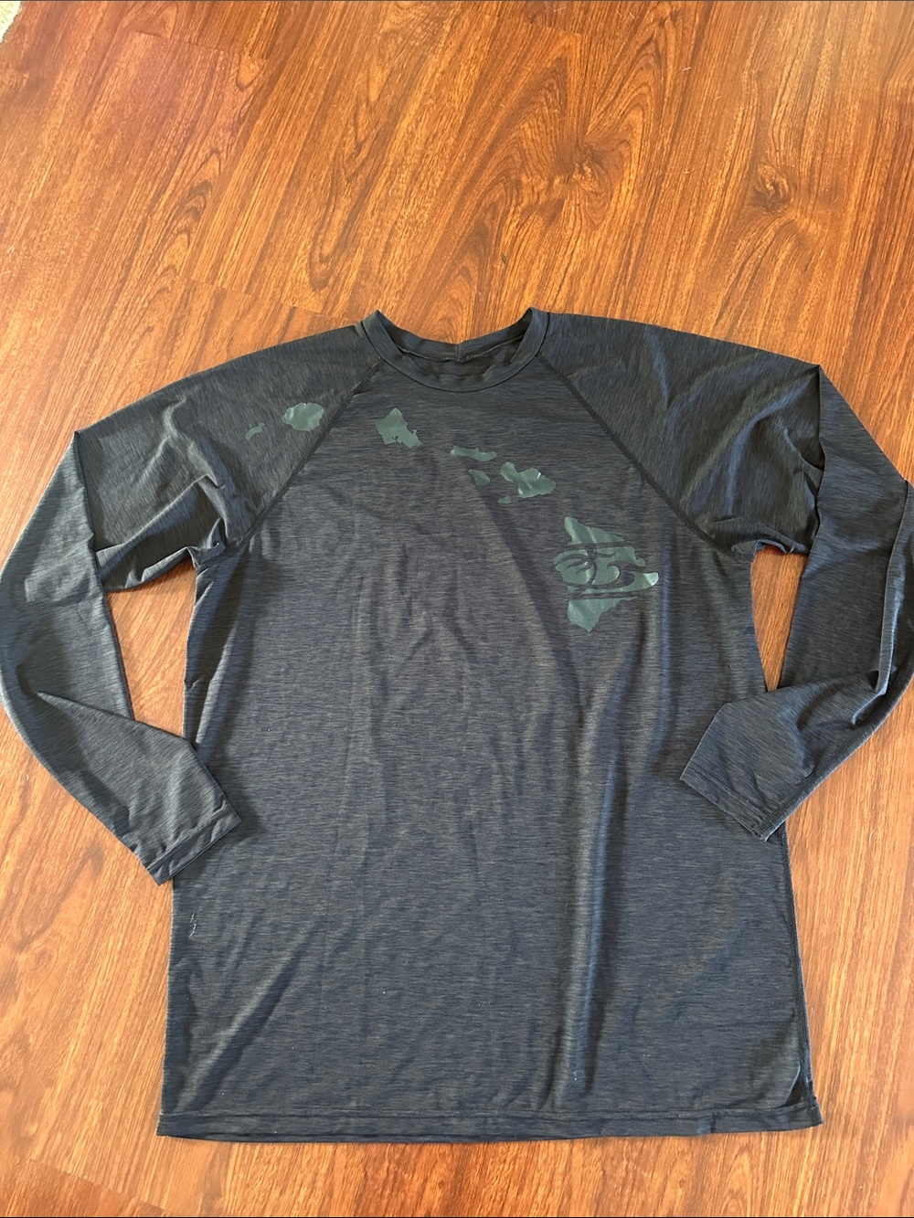 Men's Long Sleeve Performance Tee in Heathered Black with Hawaiian Islands UV